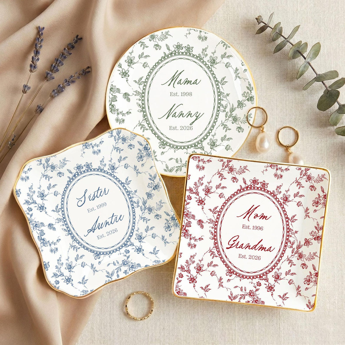 Personalized Toile de Jouy Grandma Est Ring Dish, Custom New Grandma Ceramic Jewelry Tray, Promoted To Grandma, Mothers Day Gift for Grandma