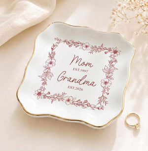 Personalized Grandma Est Ring Dish, First Time Grandma Gift, Promoted To Grandma Ceramic Jewelry Tray, Mothers Day Gift for Grandma