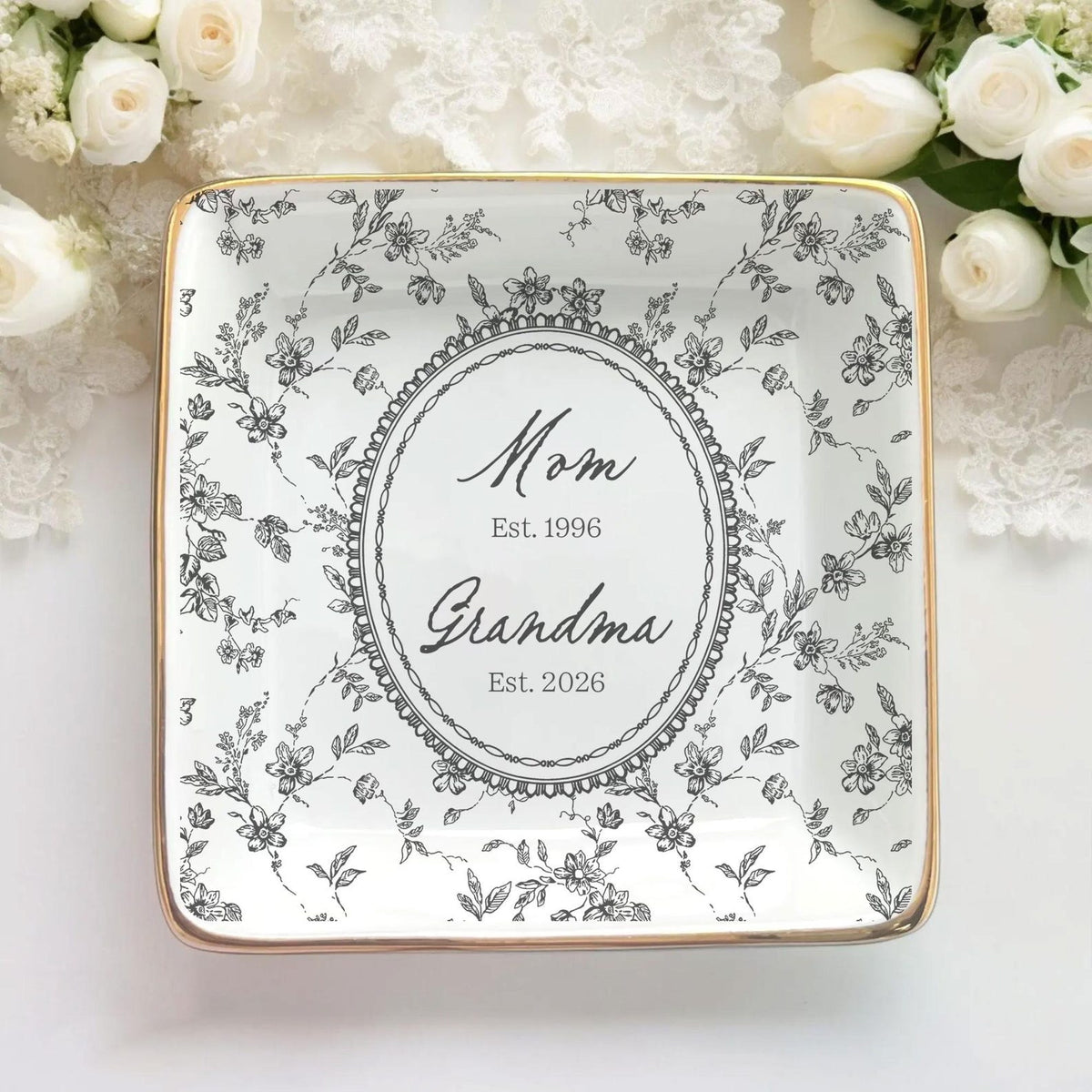 Personalized Toile de Jouy Grandma Est Ring Dish, Custom New Grandma Ceramic Jewelry Tray, Promoted To Grandma, Mothers Day Gift for Grandma