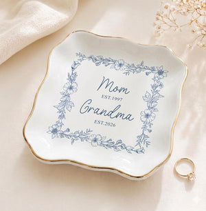 Personalized Grandma Est Ring Dish, First Time Grandma Gift, Promoted To Grandma Ceramic Jewelry Tray, Mothers Day Gift for Grandma