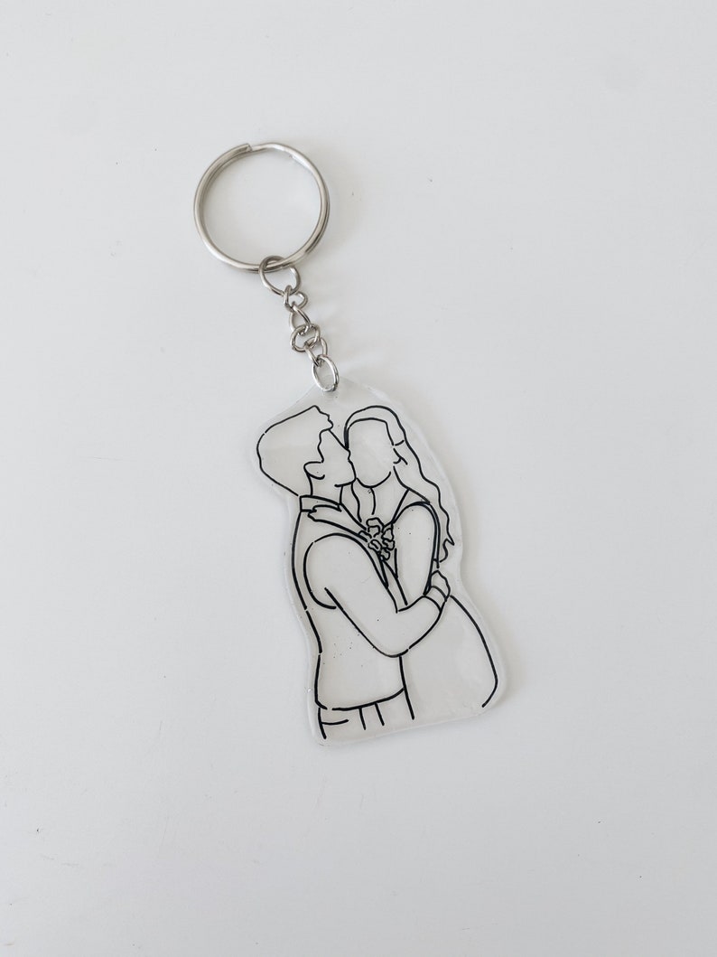 Custom Faceless Portrait Keychain OUTLINE ONLY - Cute Anniversary Gift/Long Distance Friendship/Family Memories/Bridesmaids Gift