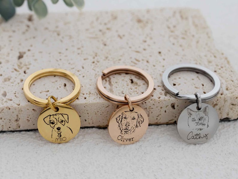 Engraved Pet Portrait Keychain: Personalized Dog Memorial Gift