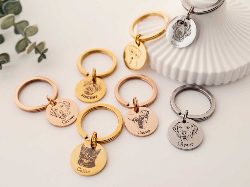 Engraved Pet Portrait Keychain: Personalized Dog Memorial Gift
