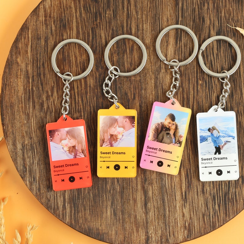 Personalized Song Keychain, Custom Music Keychain, Customized Anniversary Gift, Mother's Day Gift, Valentine's Gift, Christmas Gift Birthday