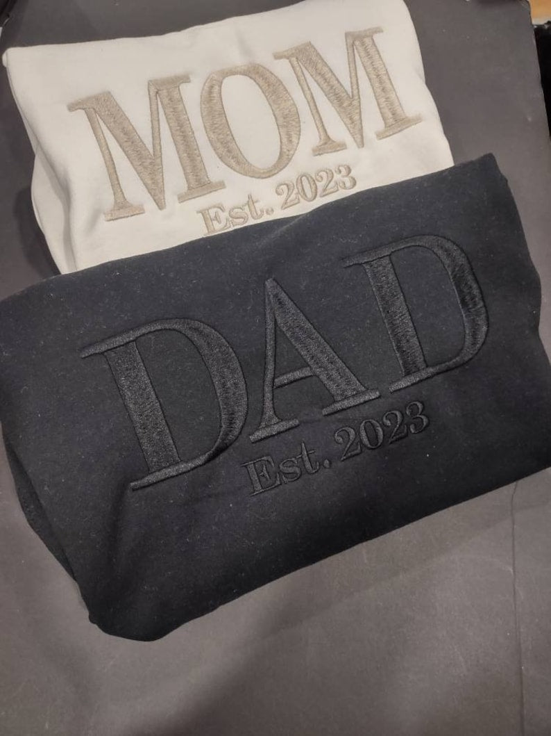 Dad sweatshirt, Dad Gift, Embroidered Dad Crewneck Kids Names Sweatshirt Pregnancy Reveal Gift for New dad Custom Shirt Father's Day Gift