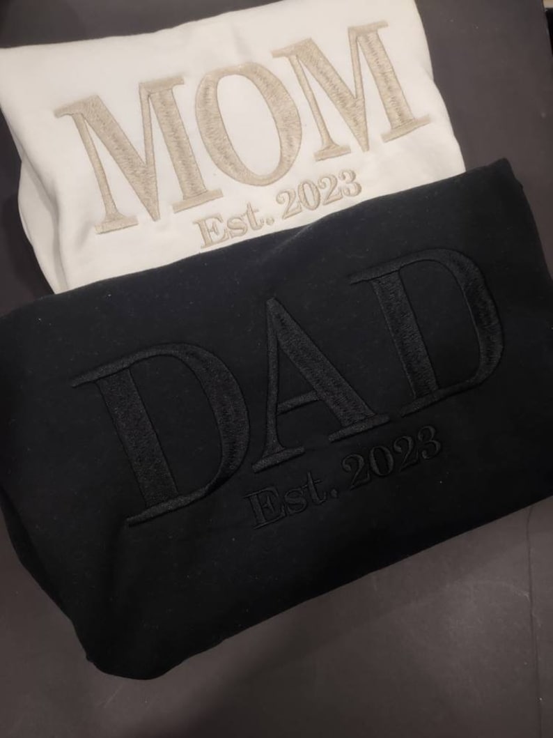Dad sweatshirt, Dad Gift, Embroidered Dad Crewneck Kids Names Sweatshirt Pregnancy Reveal Gift for New dad Custom Shirt Father's Day Gift
