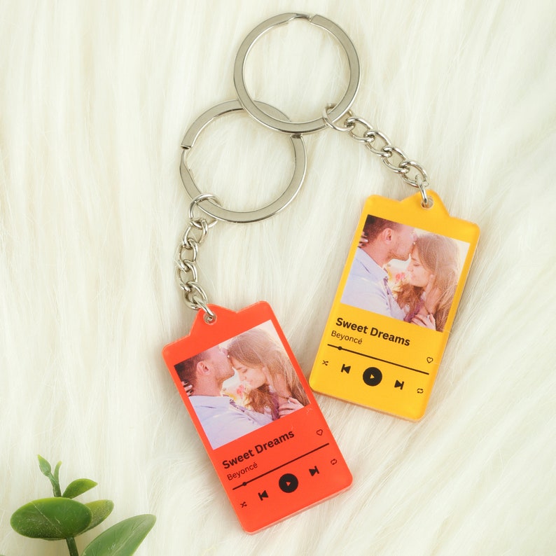 Personalized Song Keychain, Custom Music Keychain, Customized Anniversary Gift, Mother's Day Gift, Valentine's Gift, Christmas Gift Birthday