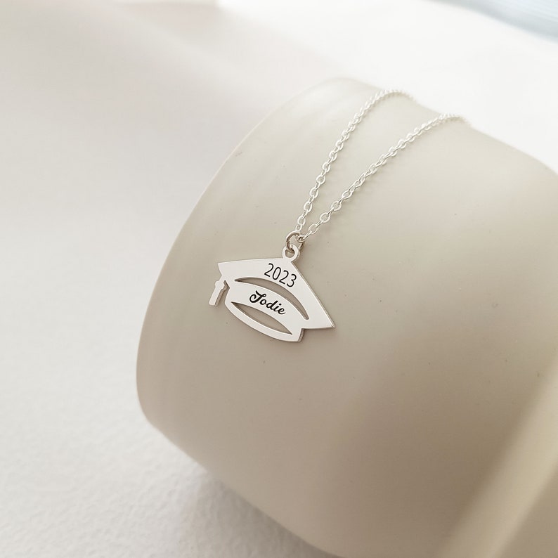 Custom Graduation Necklace,Personalized Graduation Name Necklace,Bachelor Cap Necklace,Graduation Gifts for Her,2025 Graduation Jewelry