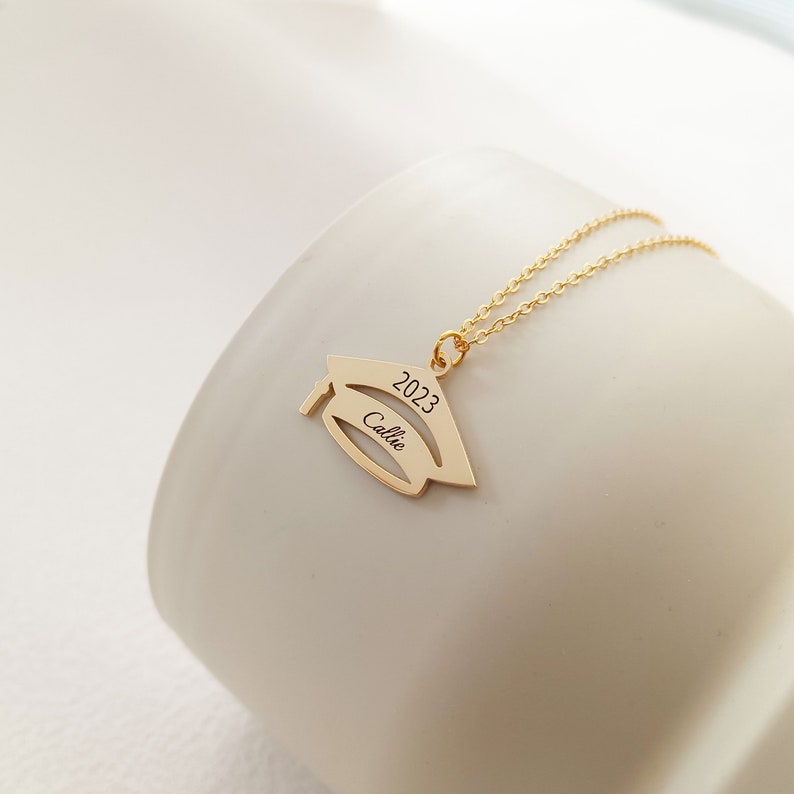 Custom Graduation Necklace,Personalized Graduation Name Necklace,Bachelor Cap Necklace,Graduation Gifts for Her,2025 Graduation Jewelry