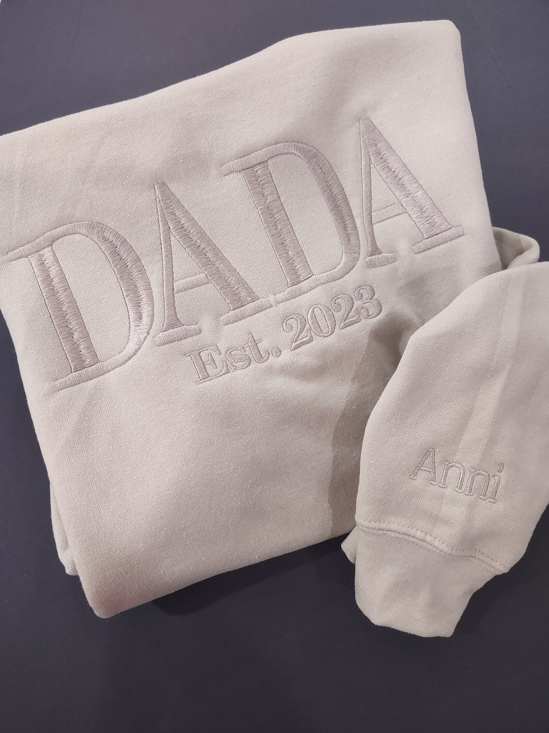 Dad sweatshirt, Dad Gift, Embroidered Dad Crewneck Kids Names Sweatshirt Pregnancy Reveal Gift for New dad Custom Shirt Father's Day Gift