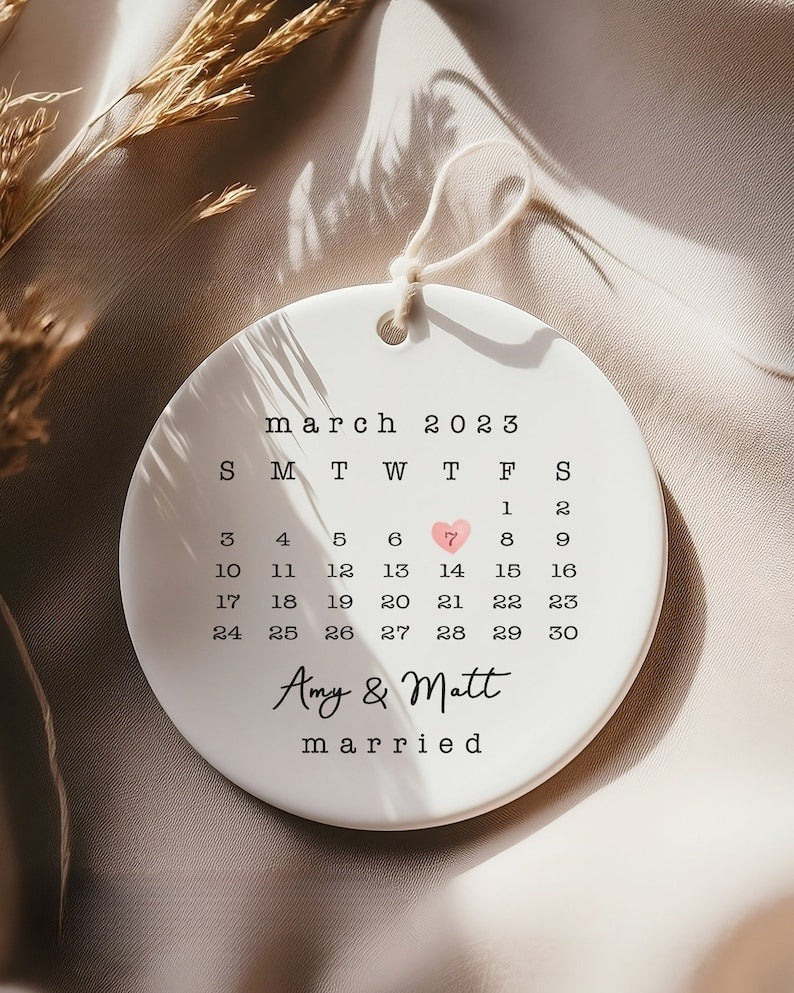 Married Ornament, Wedding Gift, Wedding Date ornament, Heart Calendar, Anniversary Gift, Our First Christmas, Newlywed Gift, Wedding Gift