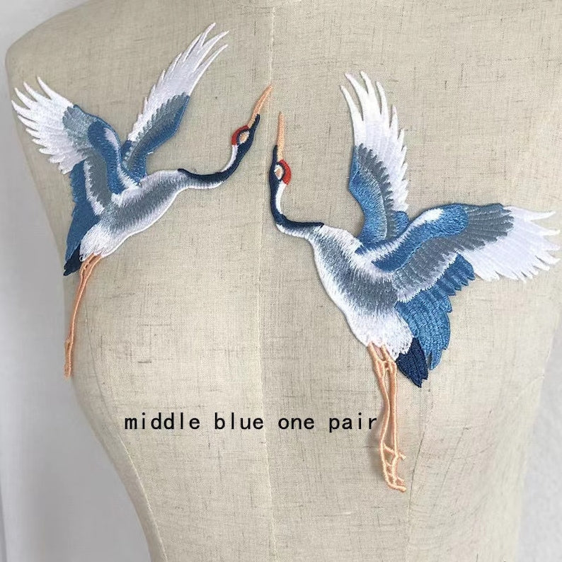 A pair cranes embroidered applique patch clothing decoration sewn on patches