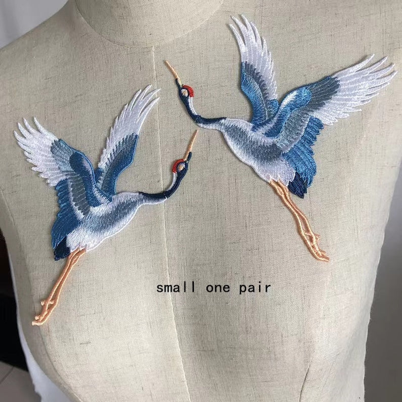 A pair cranes embroidered applique patch clothing decoration sewn on patches