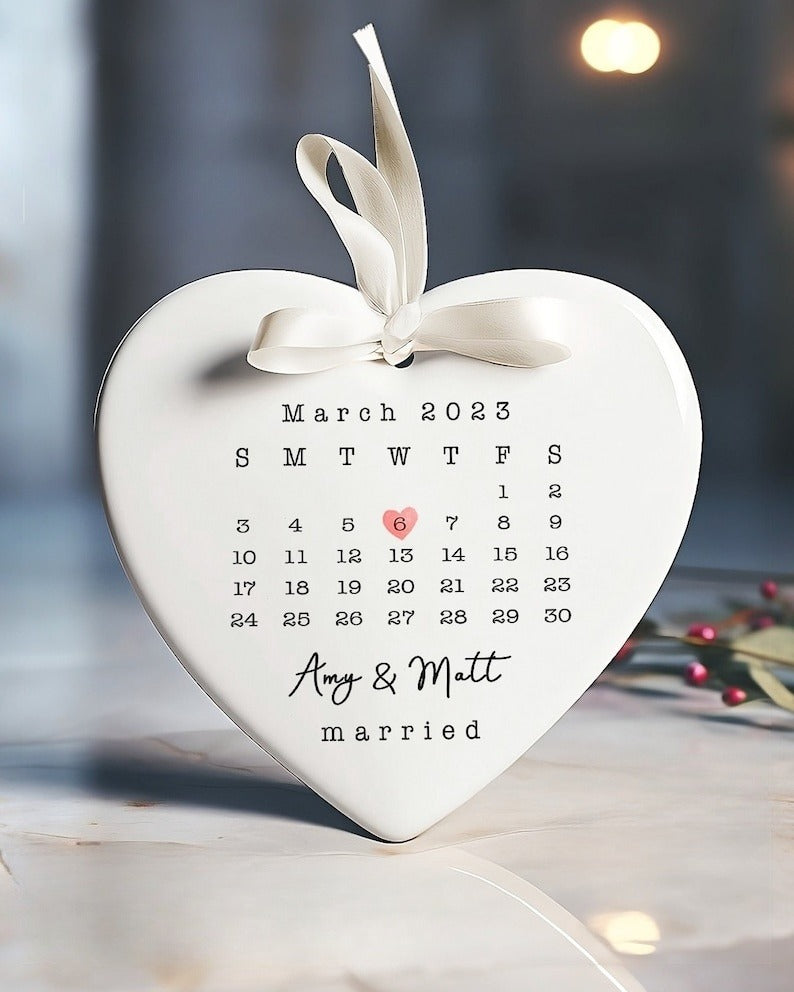 Married Ornament, Wedding Gift, Wedding Date ornament, Heart Calendar, Anniversary Gift, Our First Christmas, Newlywed Gift, Wedding Gift