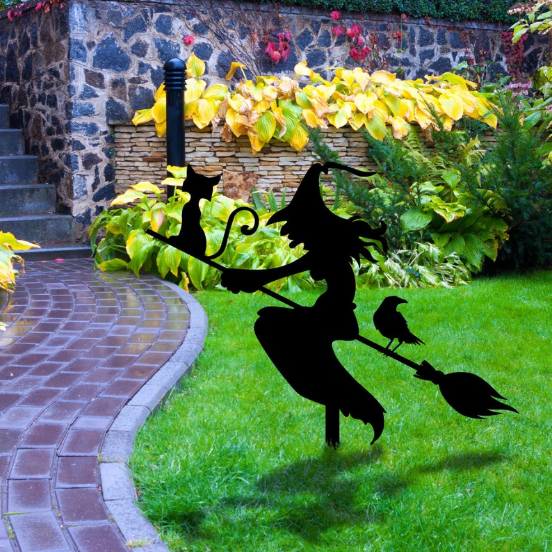 Witch with Broomstick Metal Garden Decor, Witch with Stakes Garden Sign, Halloween Sign, Witch with Cat and Crow Decor, Outdoor Fall Decor