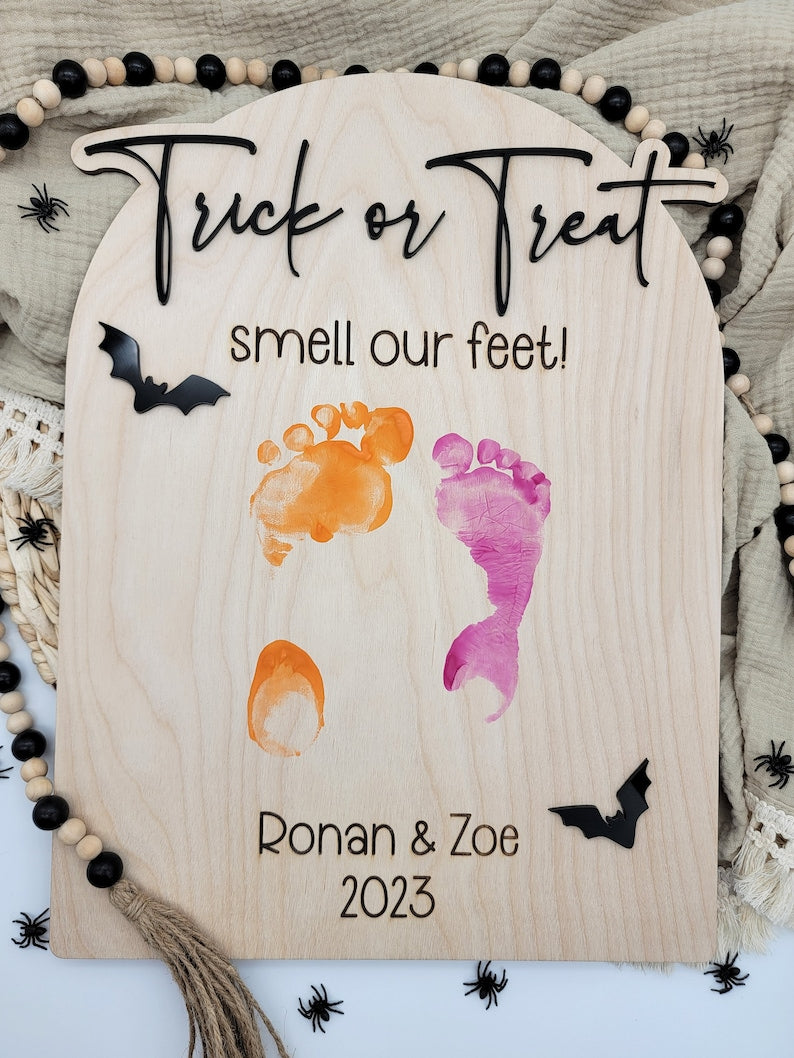 Halloween Footprint Sign, Baby's First Halloween, Halloween Kid Craft, Trick or Treat Smell My Feet