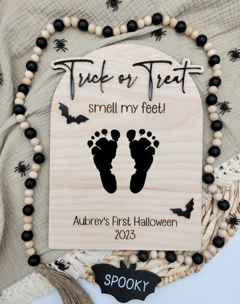 Halloween Footprint Sign, Baby's First Halloween, Halloween Kid Craft, Trick or Treat Smell My Feet