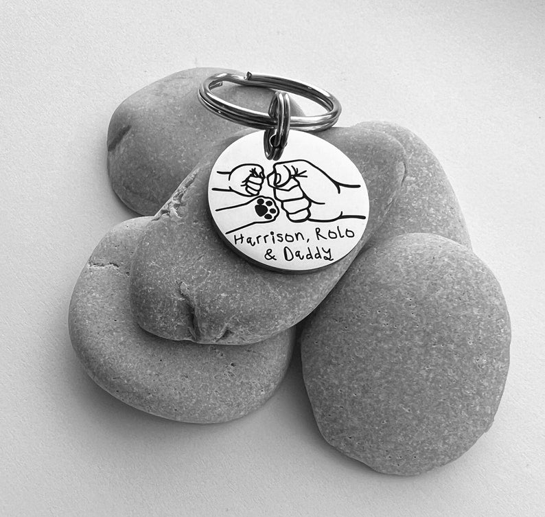 Fist Bump with Paw - Gift for Daddy - Personalised Daddy Gift - Daddy Keyring - Gift for Dad - Dad Gifts - Daddy Gifts - Gift for Him - Xmas