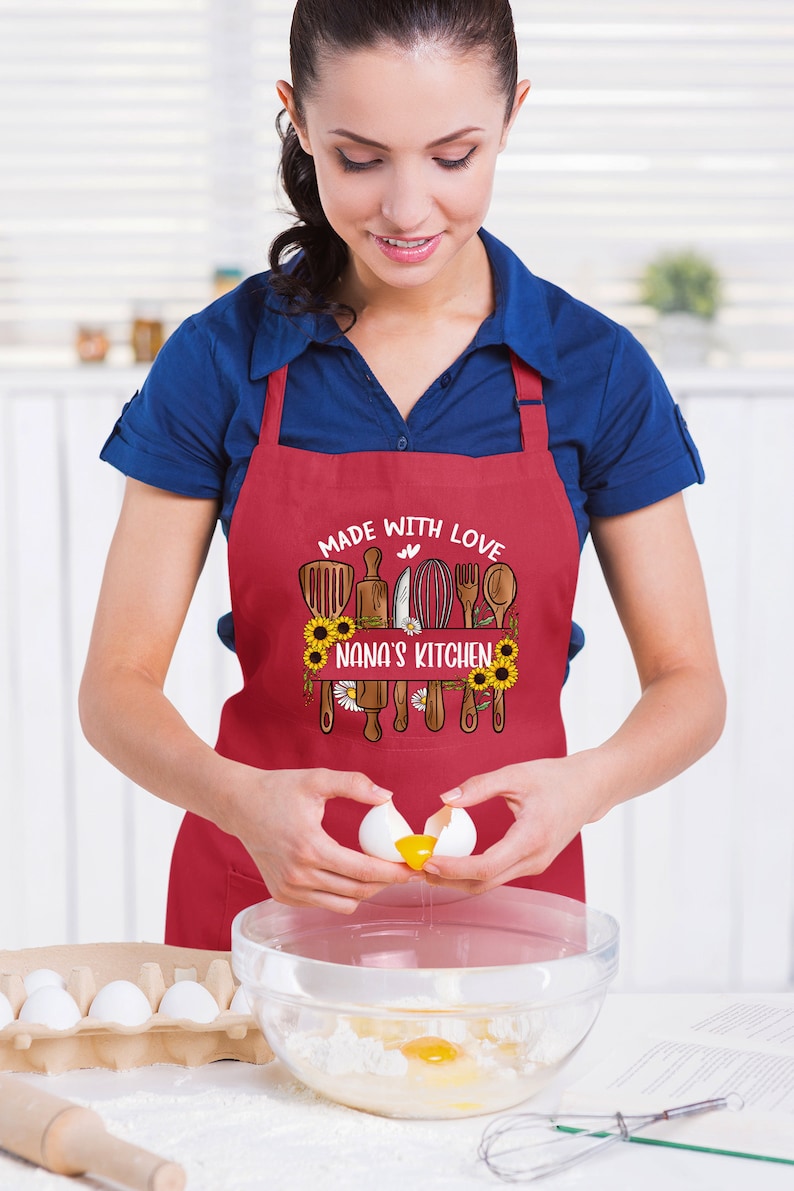 Personalized Apron With Pockets, Nana Apron Made With Love, Mama Apron Gift, Valentine Mothers Day or Birthday Gift for Nana or Grandma
