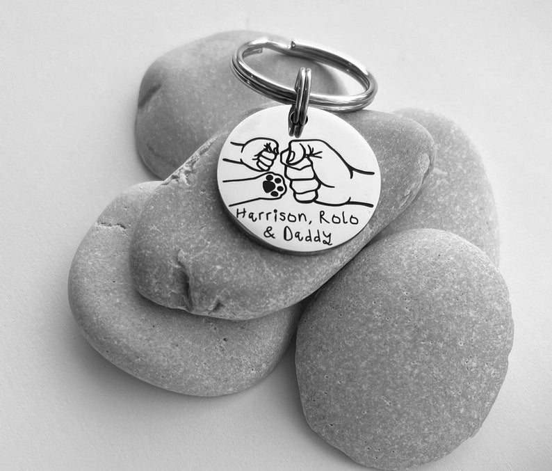 Fist Bump with Paw - Gift for Daddy - Personalised Daddy Gift - Daddy Keyring - Gift for Dad - Dad Gifts - Daddy Gifts - Gift for Him - Xmas
