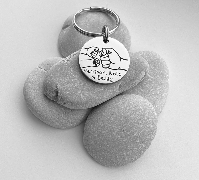 Fist Bump with Paw - Gift for Daddy - Personalised Daddy Gift - Daddy Keyring - Gift for Dad - Dad Gifts - Daddy Gifts - Gift for Him - Xmas