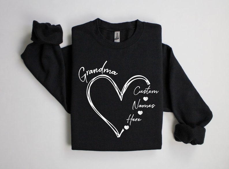 Custom Grandma Sweatshirt with Grandkids Names, Grandma Heart Sweat, Grandkids Name Shirt, Gift For Grandma, Nana Crewneck, Abuela Gifts