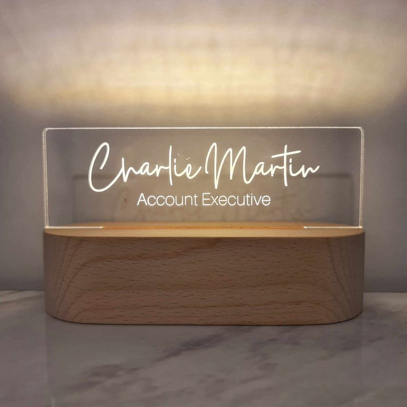 Personalized Desk Name Plate with Wooden Base, Lighted Acrylic Nameplate, Desk Accessories, Office Gifts for Boss Coworkers, New Job Gifts