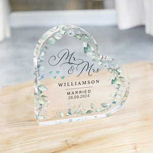 Personalised Mr & Mrs Wedding Gift Present, Anniversary Mr and Mrs Gift, Engagement Gift, Heart Plaque, Date Keepsake Gift, Engaged Gifts