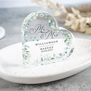 Personalised Mr & Mrs Wedding Gift Present, Anniversary Mr and Mrs Gift, Engagement Gift, Heart Plaque, Date Keepsake Gift, Engaged Gifts