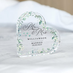 Personalised Mr & Mrs Wedding Gift Present, Anniversary Mr and Mrs Gift, Engagement Gift, Heart Plaque, Date Keepsake Gift, Engaged Gifts