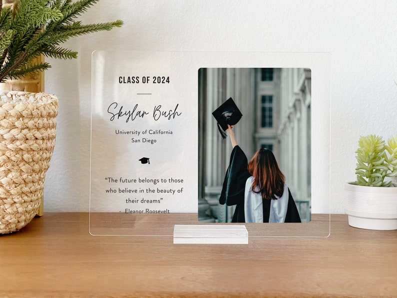 Graduation Plaque Grad Gift Acrylic Plaque New Graduate Gift Class of 2025 Clear Acrylic Plaque Graduation Gifts for Her