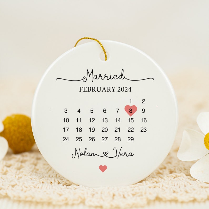 Personalised Married Calendar Date Ceramic Hanging Keepsake, Wedding Gift, Heart Plaque Gift for Couples with Wrapped Box, Mr & Mrs Gift