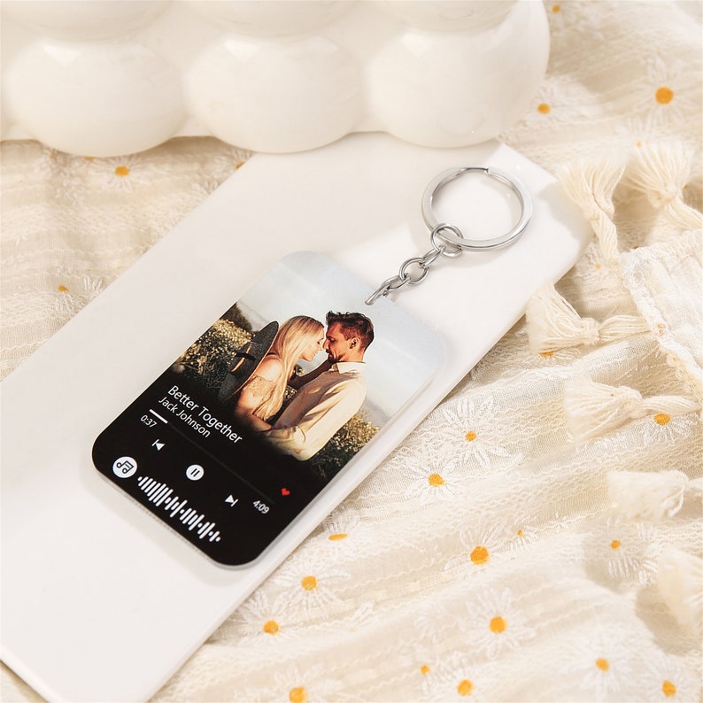 Custom Photo Keychain,Gift for Mom Keychain,Music Code Keychain,Mother's Day Gifts,Memory Gift for Couples,Gift for Her Keychain