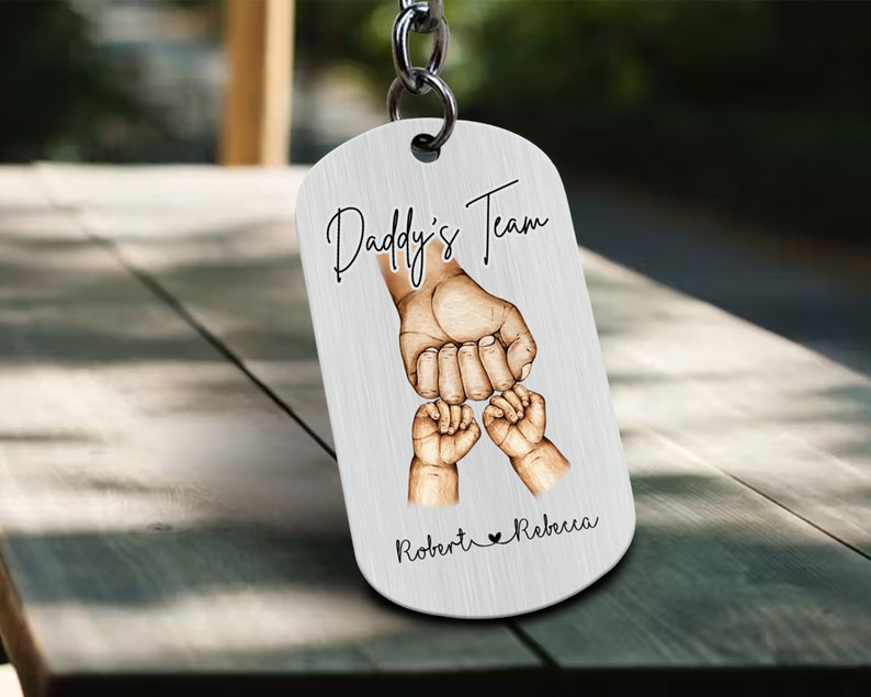 Daddy's Team Keychain, Keyring for Dad, Fathers Day Gift, Personalized Gifts with Kids Names, Dad Gift from Daughter, Family Keychain Gift