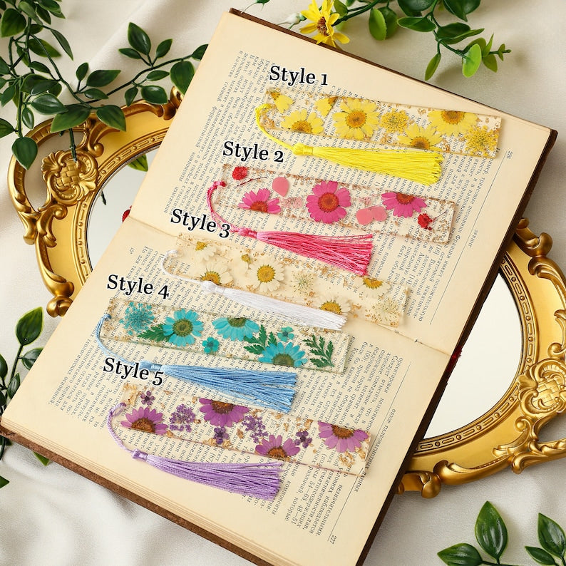 Pressed Flower Bookmark for Women,Custom Resin Bookmark, Personalized Bookmark, Floral Bookmark with Name, Mothers Day Gift Idea, Book Mark