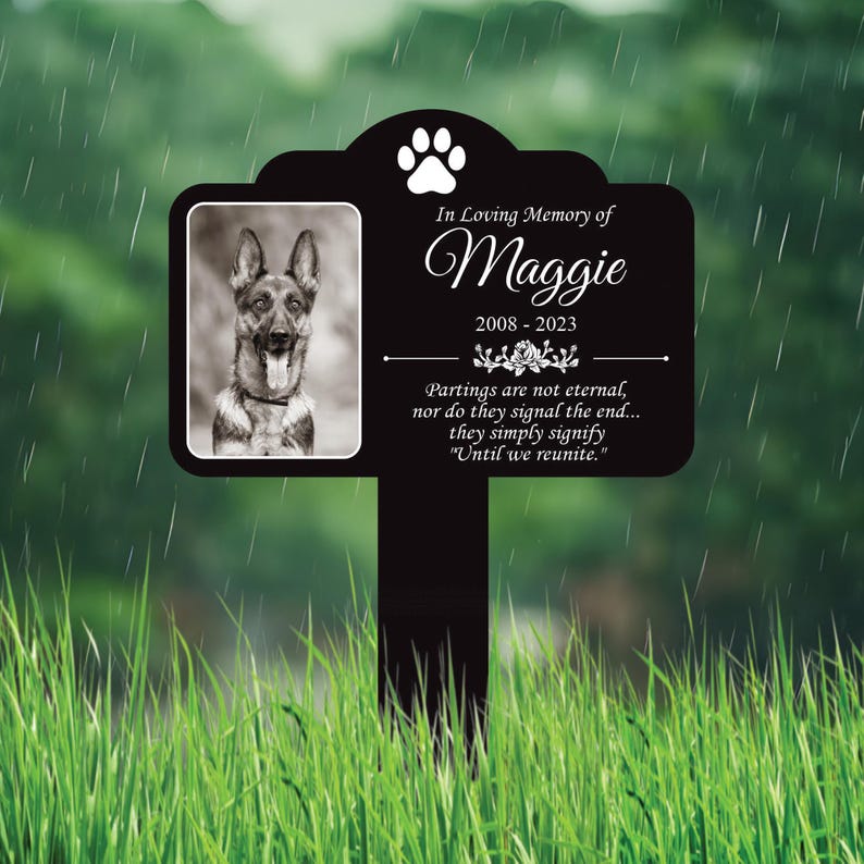 Custom Dog Loss Memorial Stake - Personalized Pet Grave Marker, Photo Tribute Plaque for Bereaved Dog Owners, Heartfelt Remembrance Decor
