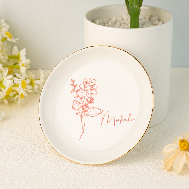 Personalized Birth Flower Ring Dish,Perfect Bridesmaid or Best Friend Gift,Wedding Party Jewelry Dish for Bridesmaid,Birthday Gift for Her