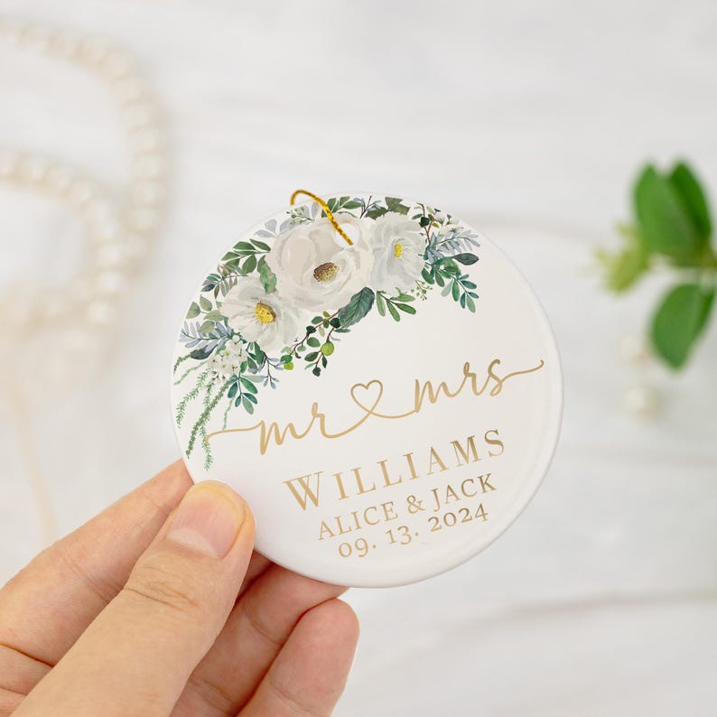 Ceramic Wedding Bauble Gift for The Newlyweds, Custom Mr & Mrs Wedding Keepsake, Wedding Anniversary Gift for Couple, Wedding Ornament Gift
