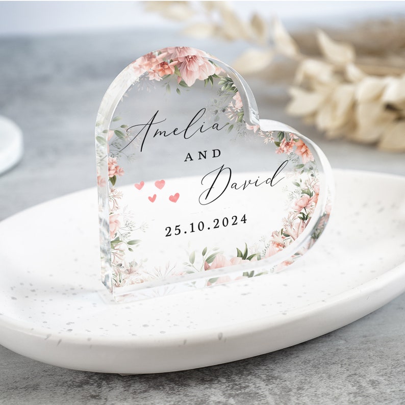 Personalised Wedding Heart Plaque Gift, Engagement Gift for Couple, Anniversary Gift Mr & Mrs Keepsake, Date Keepsake Gift, Engaged Plaque