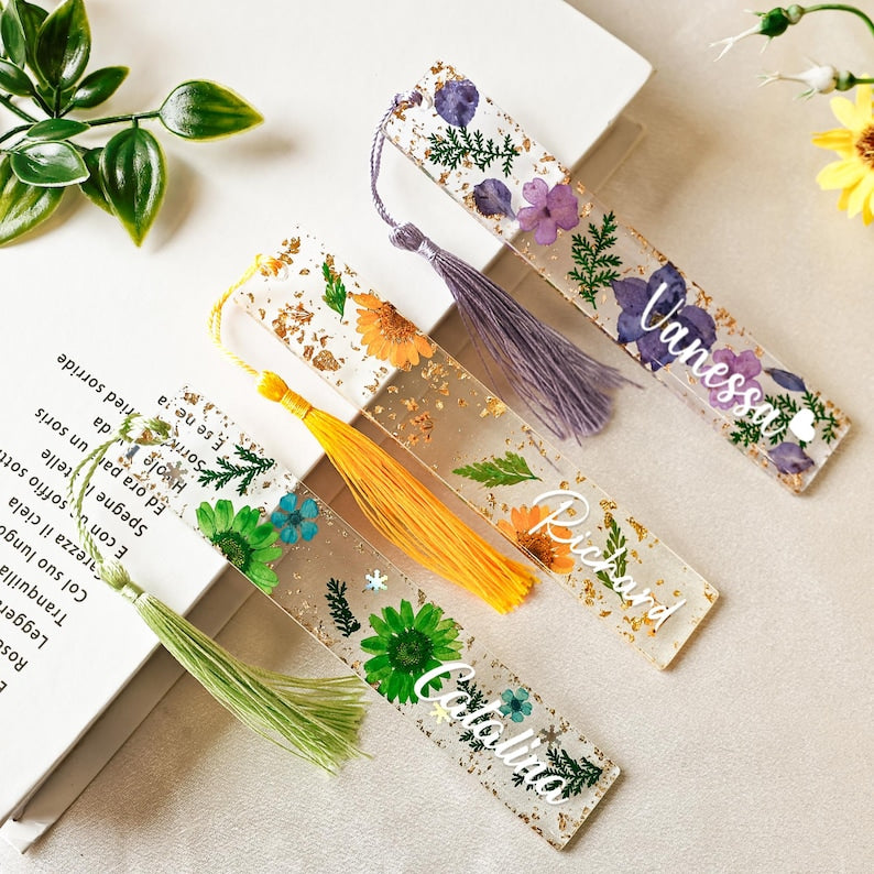 Pressed Flower Bookmark for Women,Custom Resin Bookmark, Personalized Bookmark, Floral Bookmark with Name, Mothers Day Gift Idea, Book Mark
