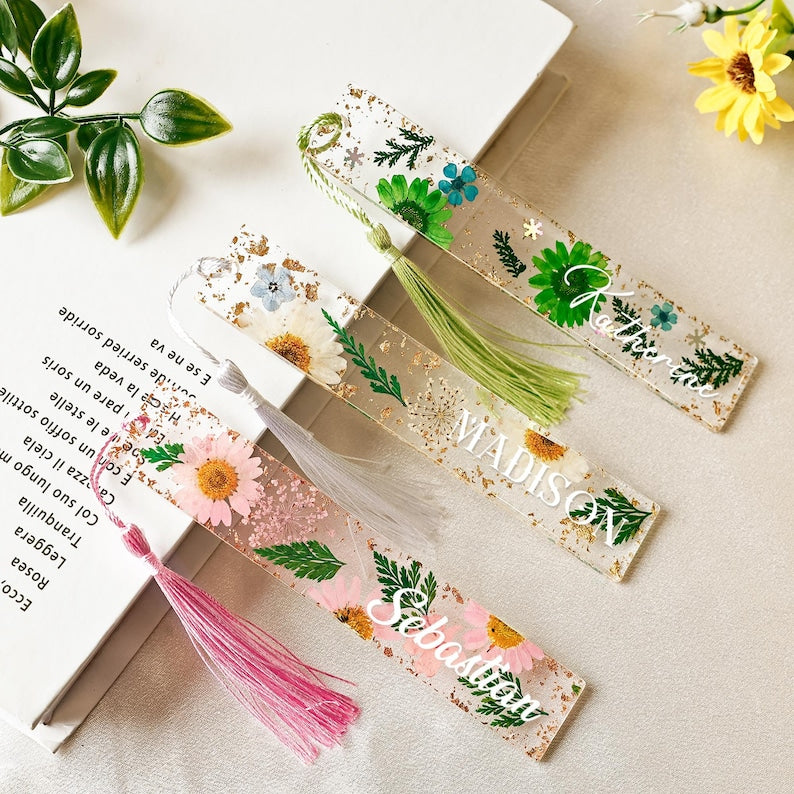 Pressed Flower Bookmark for Women,Custom Resin Bookmark, Personalized Bookmark, Floral Bookmark with Name, Mothers Day Gift Idea, Book Mark