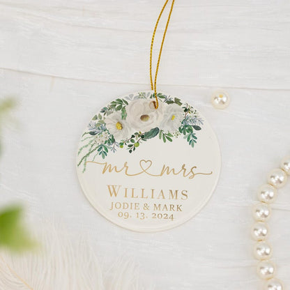 Ceramic Wedding Bauble Gift for The Newlyweds, Custom Mr & Mrs Wedding Keepsake, Wedding Anniversary Gift for Couple, Wedding Ornament Gift