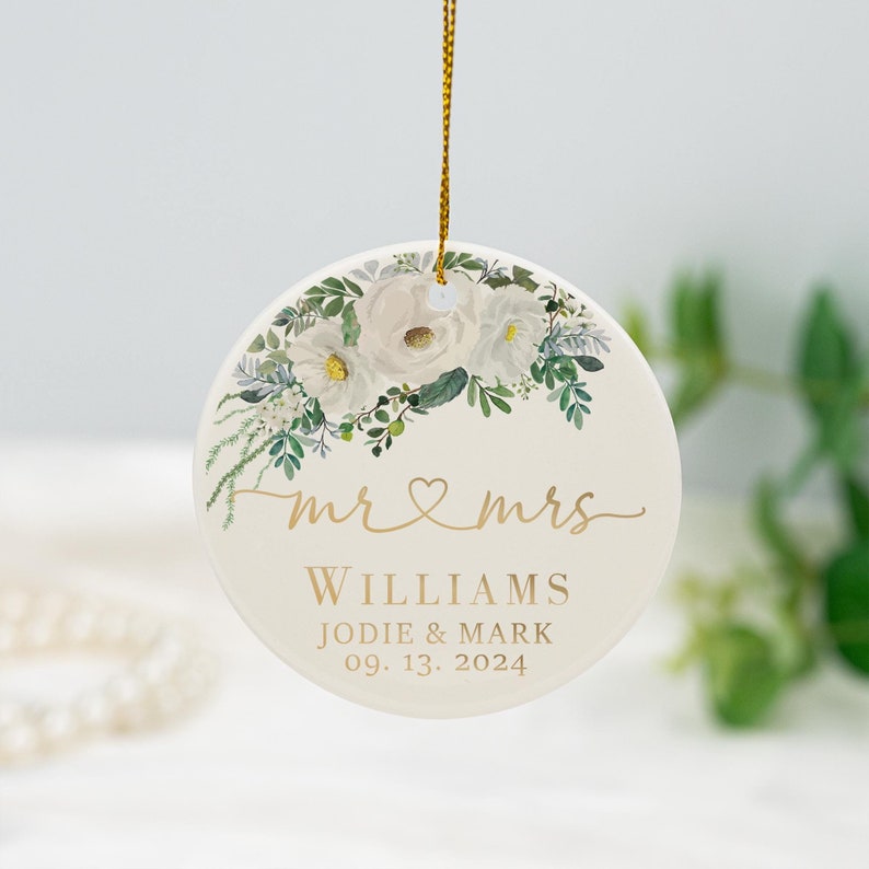 Ceramic Wedding Bauble Gift for The Newlyweds, Custom Mr & Mrs Wedding Keepsake, Wedding Anniversary Gift for Couple, Wedding Ornament Gift