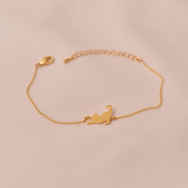 Personalized Cat Bracelet: Engraved Pet Memorial Jewelry