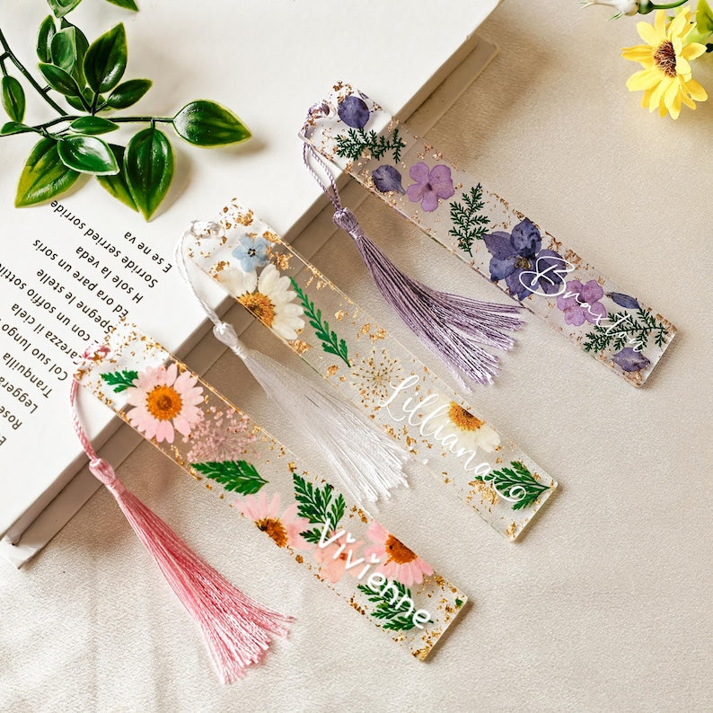 Pressed Flower Bookmark for Women,Custom Resin Bookmark, Personalized Bookmark, Floral Bookmark with Name, Mothers Day Gift Idea, Book Mark