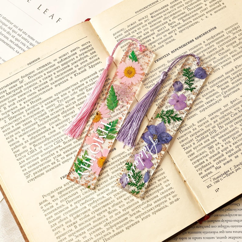 Pressed Flower Bookmark for Women,Custom Resin Bookmark, Personalized Bookmark, Floral Bookmark with Name, Mothers Day Gift Idea, Book Mark