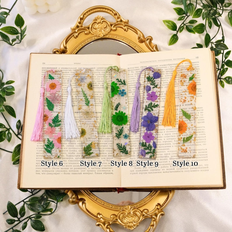 Pressed Flower Bookmark for Women,Custom Resin Bookmark, Personalized Bookmark, Floral Bookmark with Name, Mothers Day Gift Idea, Book Mark