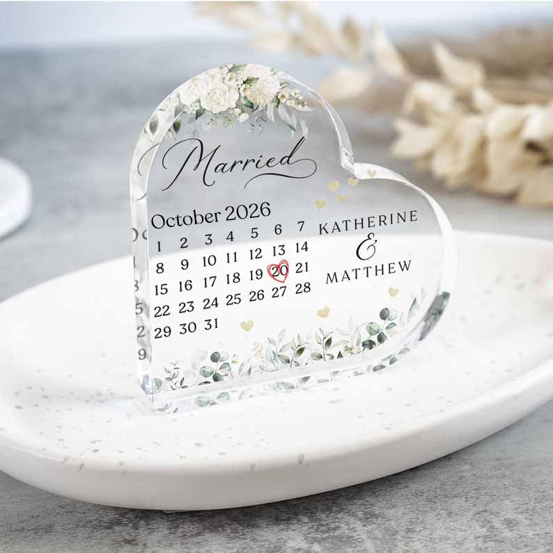 Personalised Mr & Mrs Wedding Gift Present, Anniversary Mr and Mrs Gift, Engagement Gift 2026, Heart Plaque, Date Calendar Gift, Engaged Gifts