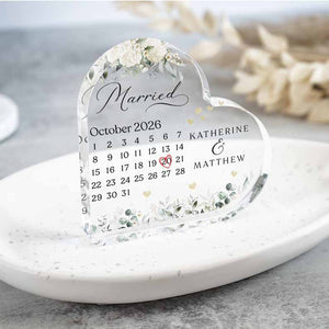 Personalised Mr & Mrs Wedding Gift Present, Anniversary Mr and Mrs Gift, Engagement Gift 2026, Heart Plaque, Date Calendar Gift, Engaged Gifts