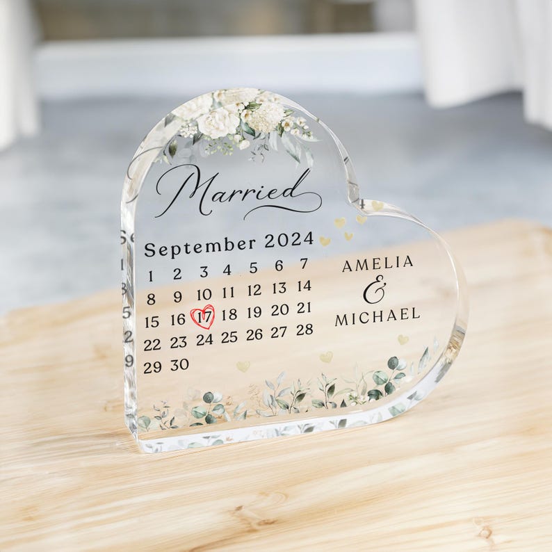 Personalised Mr & Mrs Wedding Gift Present, Anniversary Mr and Mrs Gift, Engagement Gift, Heart Plaque, Date Calendar Gift, Engaged Gifts